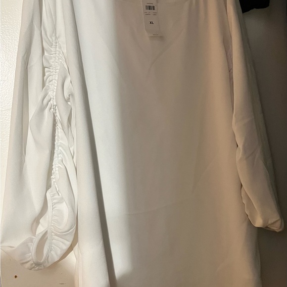 NWT Ann Taylor White polyester Blouse size L. Adjustable sleeves . - Picture 3 of 6